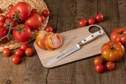Paradicsomszeletelő kés, 13 cm-es recés kovácsolt penge, Arcos Riviera Blanc, fehér szegecselt nyéllel 