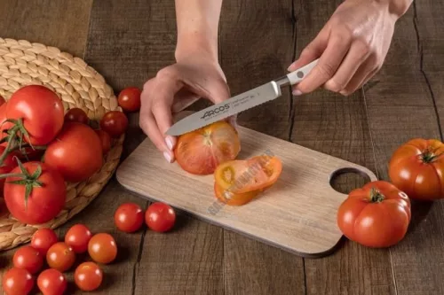 Paradicsomszeletelő kés, 13 cm-es recés kovácsolt penge, Arcos Riviera Blanc, fehér szegecselt nyéllel 