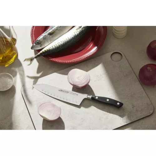 Santoku japán kés, 18 cm kovácsolt pengével, Arcos Riviera, fekete szegecselt nyéllel