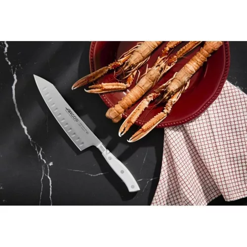 Santoku japán kés, 18 cm kovácsolt pengével, Arcos Riviera Blanc, fehér szegecselt nyéllel
