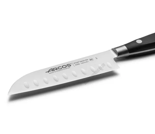 Santoku japán kés, 14 cm kovácsolt pengével, Arcos Riviera, fekete szegecselt nyéllel
