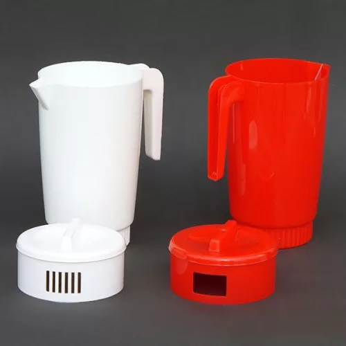 Kancsó tetővel, 2 l, erős műanyag, piros