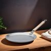 Palacsintasütő bükkfa nyéllel, 24 cm, de Buyer, vas