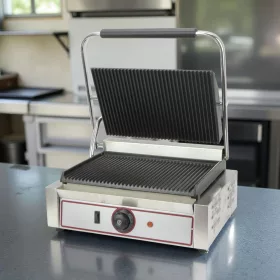   Kontaktgrill, bordás sütőfelület, bordás fedlap, 50-300°C-ig, sütőfelület: 335×230mm, 2,2 kW