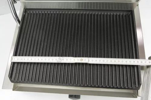 Kontaktgrill, bordás sütőfelület, bordás fedlap, 50-300°C-ig, sütőfelület: 335×230mm, 2,2 kW