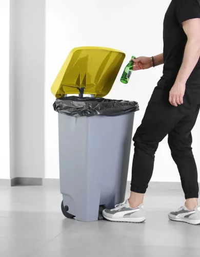 Pedálos szemetes 120 liter, sárga tetővel