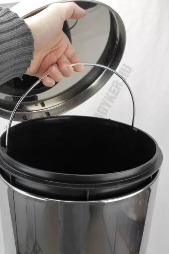Pedálos szemetes 30 liter, kivehető vödörrel