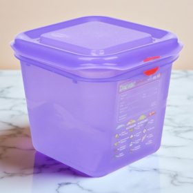   GN edény, 1/6 150 mm, 2,6 l, légmentesen záró fedővel, lila, anti-allergén, polipropilén