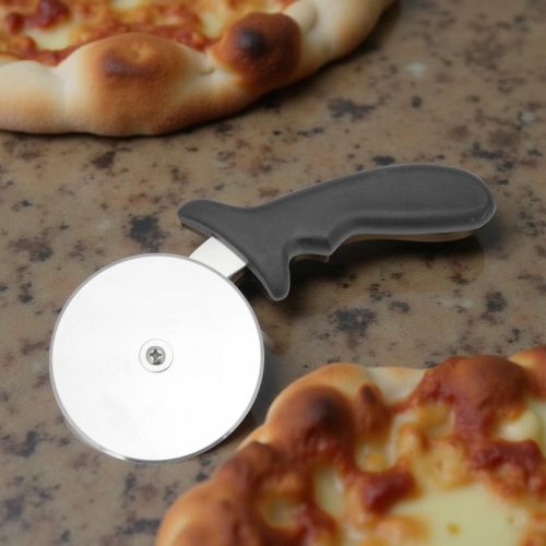 Pizzaszeletelő fekete műanyag nyéllel, 10 cm, rozsdamentes