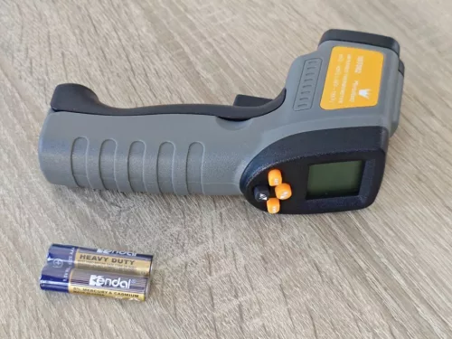 Hőmérő, infravörös, -50 - +420 °C-ig, LCD kijelzővel