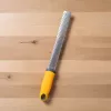 Kézi reszelő, sárga nyéllel