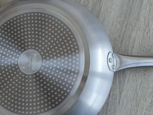 Alumíniumserpenyő, 32 cm, tapadásmentes, rm nyéllel, indukciós, Pujadas