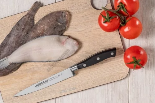 Arcos Riviera kovácsolt filézőkés, fekete szegecselt nyéllel, 17 cm pengével