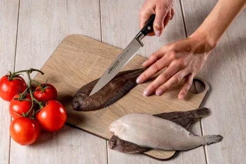 Arcos Riviera kovácsolt filézőkés, fekete szegecselt nyéllel, 17 cm pengével