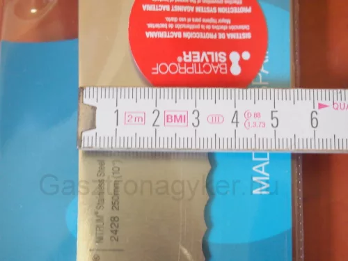 Arcos Colour Prof kenyérvágó, szeletelőkés, 25 cm hullámos penge, csúszásmentes markolat, színkódos