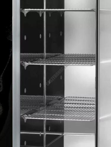 Rozsdamentes hűtőszekrény 3 db GN 2/1 polc AF07PKMTN bruttó 700 lit.