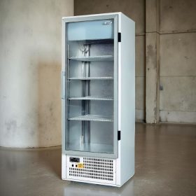 Üvegajtós hűtővitrin több színben, bruttó 600 literes