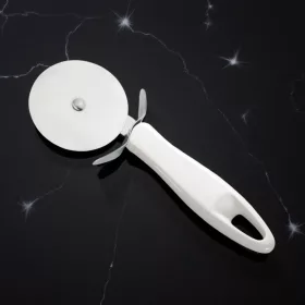 Pizzaszeletelő, 7 cm kerék átmérő, Presto