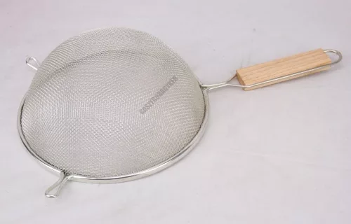 Szűrő fanyéllel, 20 cm