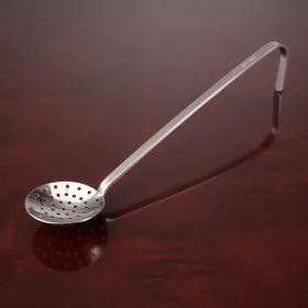   Szűrőkanál, kerek, rozsdamentes, nyélhossz.: 27 cm, átmérő 8 cm