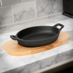   Tálalóedény, ovális, 24×17,5×5 cm, öntöttvas, fa alátéttel 1 literes