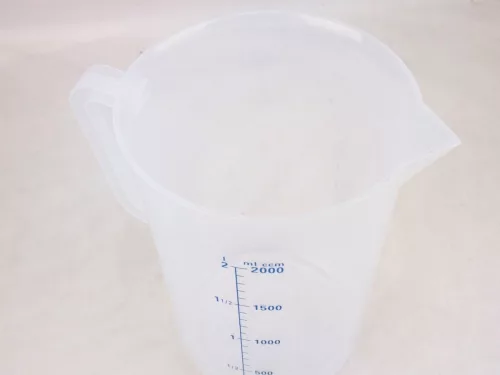 Mérőkancsó, 2 l, kék skála, polipropilén